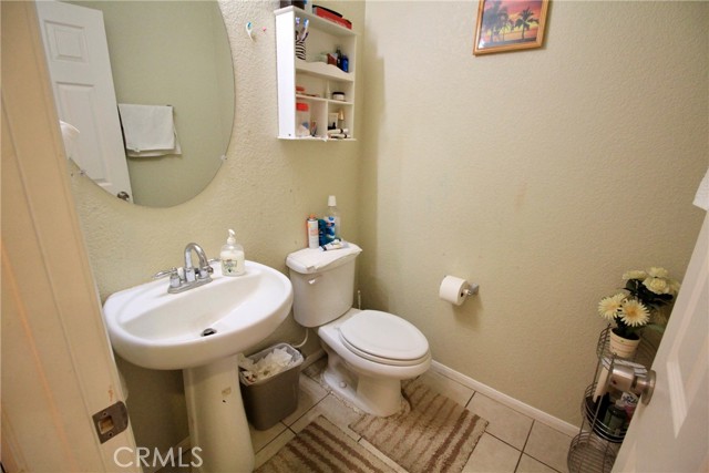 Detail Gallery Image 13 of 49 For 1227 Ayris Ave, Palmdale,  CA 93550 - 5 Beds | 2/1 Baths