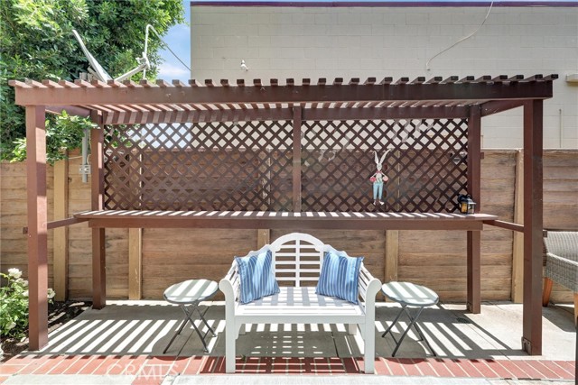 1180 Strawberry Lane, Glendora CA: https://media.crmls.org/medias/9fc71676-a0d3-4612-93a6-b0a452f8d920.jpg
