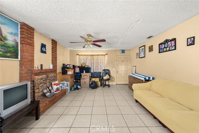 12597 Jalepeno Avenue, Chino CA: https://media.crmls.org/medias/9fc72bbb-e102-405e-953b-10b26a3ac306.jpg
