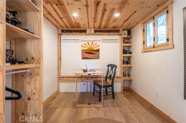 5223 Alhama Drive, Woodland Hills CA: https://media.crmls.org/medias/9fc75c65-f14f-4ab8-a574-ff2601d88fc2.jpg