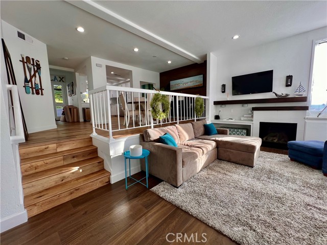 Detail Gallery Image 5 of 33 For 7 Swift Ct #210,  Newport Beach,  CA 92663 - 3 Beds | 2/1 Baths