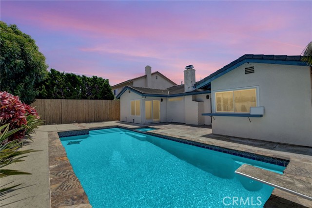 Detail Gallery Image 2 of 39 For 9561 Rockpoint Dr, Huntington Beach,  CA 92646 - 4 Beds | 2 Baths