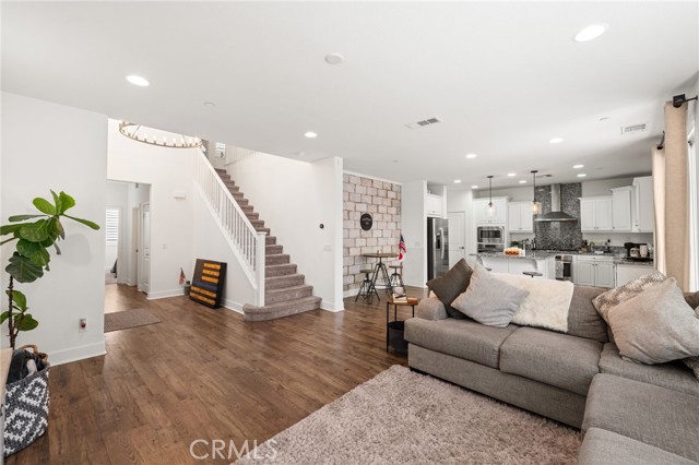 Detail Gallery Image 6 of 37 For 7056 Stratus, Corona,  CA 92880 - 4 Beds | 3 Baths