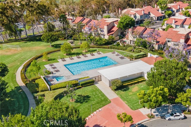164 Stanford Court, Irvine CA: https://media.crmls.org/medias/9fca6e80-a4e0-4e65-96da-844d12ccd75f.jpg