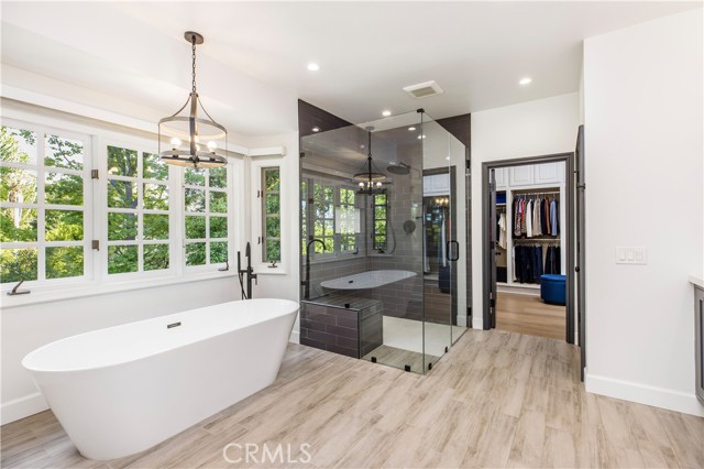 6032 County Oak Road, Woodland Hills CA: https://media.crmls.org/medias/9fcb3c5d-f039-4af7-b9f2-f247d1766c45.jpg