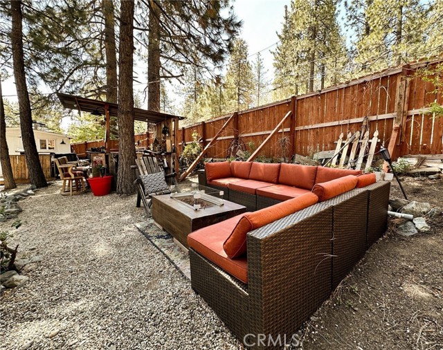 Detail Gallery Image 7 of 38 For 715 Apple Avenue, Wrightwood,  CA 92397 - 3 Beds | 3 Baths