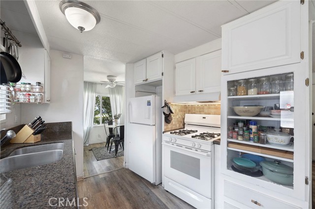 Detail Gallery Image 11 of 29 For 1535 Superior Ave #24,  Newport Beach,  CA 92663 - 2 Beds | 2 Baths