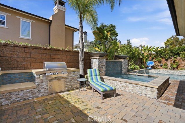 Detail Gallery Image 4 of 55 For 17491 Oakbluffs Lane, Huntington Beach,  CA 92649 - 5 Beds | 5/1 Baths
