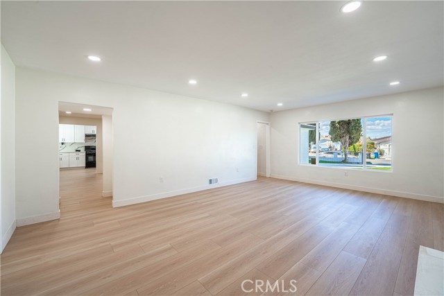 Detail Gallery Image 11 of 31 For 3510 Slayton St, Hawthorne,  CA 90250 - 5 Beds | 5 Baths