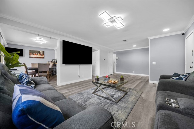 Detail Gallery Image 1 of 1 For 9800 Vesper Ave #80,  Panorama City,  CA 91402 - 3 Beds | 1/1 Baths