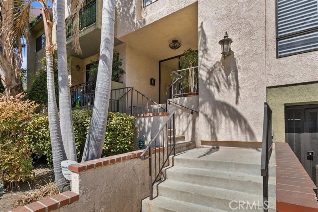 Detail Gallery Image 15 of 19 For 14247 Riverside Dr #104,  Sherman Oaks,  CA 91423 - 2 Beds | 2 Baths