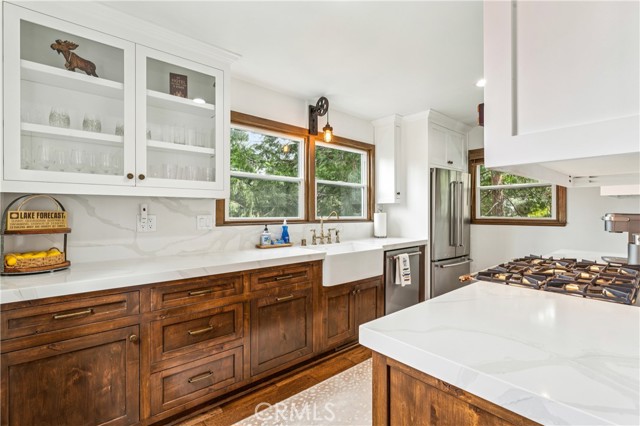 Detail Gallery Image 15 of 64 For 28898 Palisades, Lake Arrowhead,  CA 92352 - 4 Beds | 3 Baths