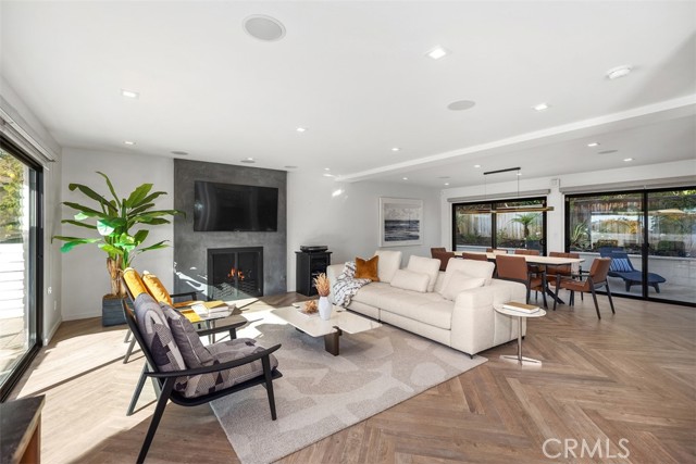 Detail Gallery Image 3 of 27 For 2870 Zell Dr, Laguna Beach,  CA 92651 - 3 Beds | 2/1 Baths