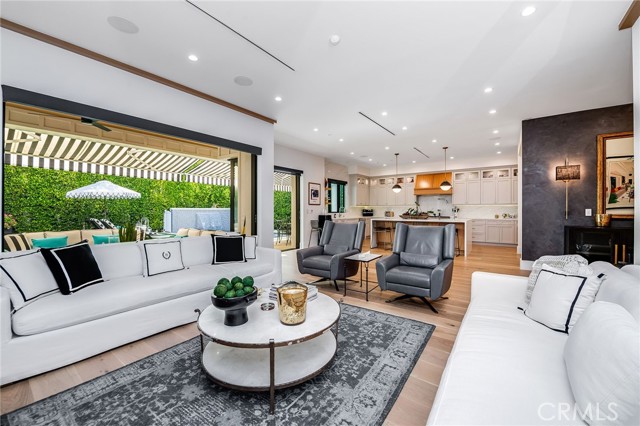 4365 Kraft Avenue, Studio City CA: https://media.crmls.org/medias/9fce73cf-48f5-49f2-bdbb-e6ec8c619ed8.jpg