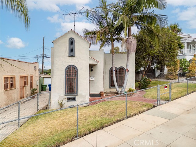 Detail Gallery Image 1 of 37 For 2353 Lucerne Ave, Los Angeles,  CA 90016 - 2 Beds | 1 Baths