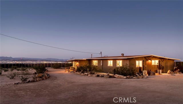 70315 Indian Trail, 29 Palms CA: https://media.crmls.org/medias/9fd186ec-0058-48e2-b58b-c3181e79932b.jpg
