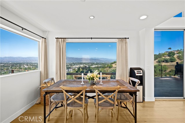 3631 Sunswept Drive, Studio City CA: https://media.crmls.org/medias/9fd1b7d8-600d-4eaa-8d27-bcf81d2344c8.jpg