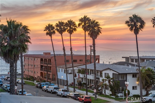 202 Avenue H, Redondo Beach CA: https://media.crmls.org/medias/9fd1c26a-1df4-4cf9-9d2b-82557790694a.jpg