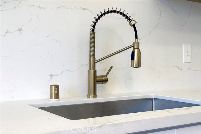 Detail Gallery Image 8 of 35 For 14530 Benefit #102,  Sherman Oaks,  CA 91403 - 2 Beds | 2 Baths