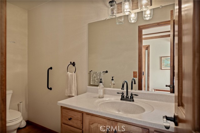 Detail Gallery Image 7 of 45 For 915 Trinity, Lake Arrowhead,  CA 92352 - 5 Beds | 3/1 Baths