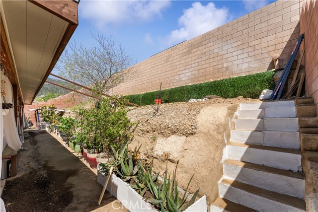 Detail Gallery Image 31 of 34 For 4803 Hawk Ridge Ave, Fontana,  CA 92336 - 4 Beds | 3/1 Baths