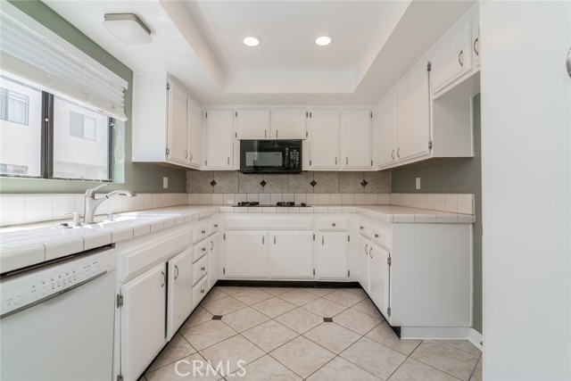 5711 Owensmouth Avenue, Woodland Hills CA: https://media.crmls.org/medias/9fd4286e-937f-49cf-ab0d-c84a0fa9c829.jpg