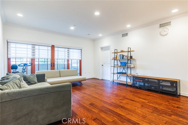 Detail Gallery Image 3 of 26 For 432 S Willaman Dr #104,  Los Angeles,  CA 90048 - 2 Beds | 2 Baths