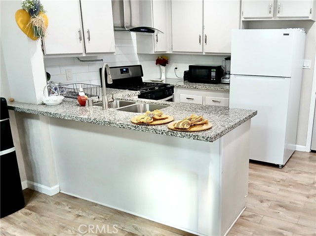 Detail Gallery Image 2 of 16 For 2617 Pinon Springs Cir #B,  Bakersfield,  CA 93309 - 2 Beds | 2 Baths