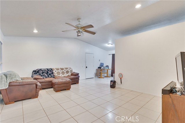 Detail Gallery Image 4 of 18 For 16575 via Montana, Desert Hot Springs,  CA 92240 - 4 Beds | 2 Baths