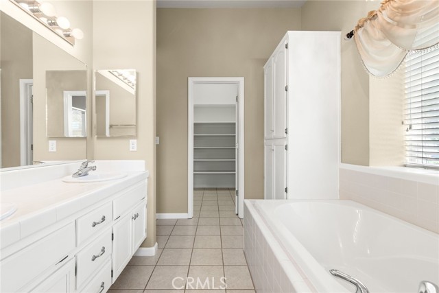 3049 Coach Lite Drive, Chico CA: https://media.crmls.org/medias/9fd52506-aafb-4481-870b-6f6542fb6332.jpg