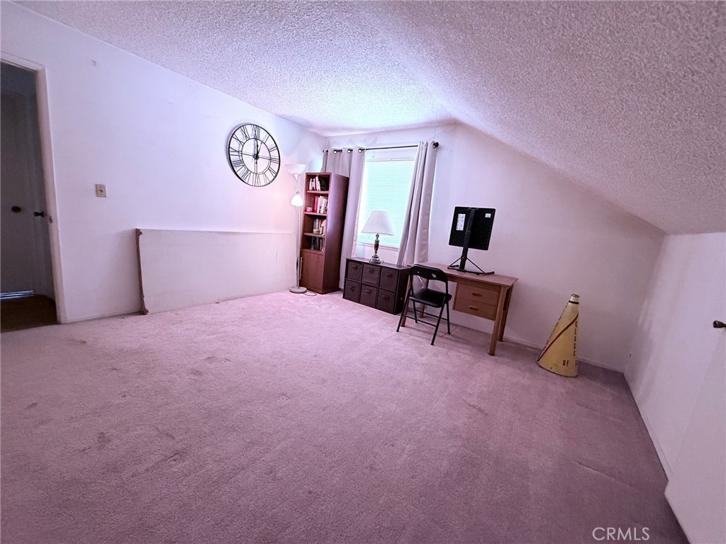 https://media.crmls.org/medias/9fd5589c-94e0-4541-92fc-25720c3344f9.jpg?preset=X-Large