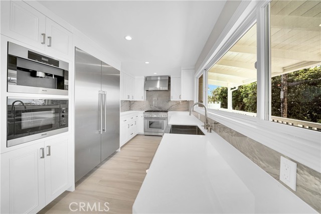 Detail Gallery Image 9 of 38 For 1717 Cliff Dr, Newport Beach,  CA 92663 - 4 Beds | 3/1 Baths