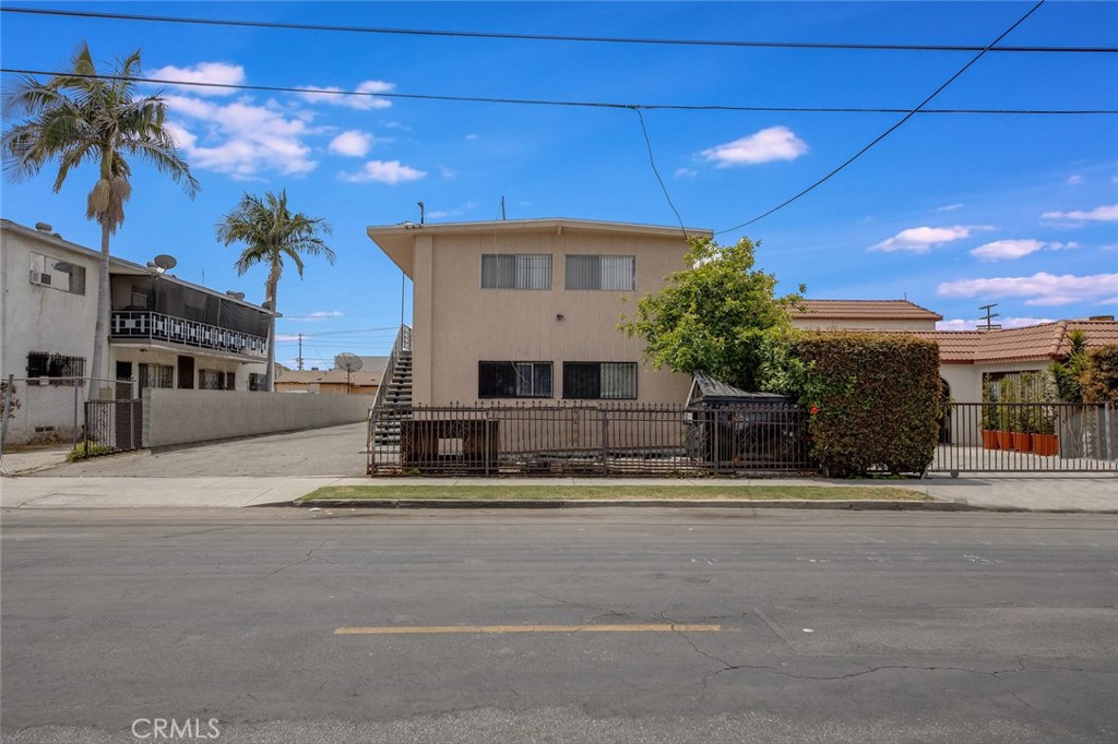 This is a golden opportunity. Huge potential for equity and income growth.   Centrally located in the heart of Los Angeles, a short walk from USC. Perfect for student housing. Great investment property - 6 units, each with 2 bedrooms and 1 bath.  Convenient to public transportation.  Near schools - John Adams Middle School and near colleges - USC and LA Trade Tech.