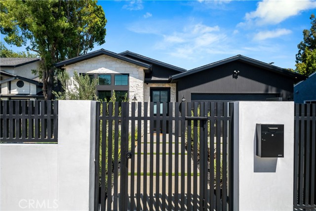 Detail Gallery Image 3 of 47 For 4734 Tobias Ave, Sherman Oaks,  CA 91403 - 4 Beds | 4/1 Baths