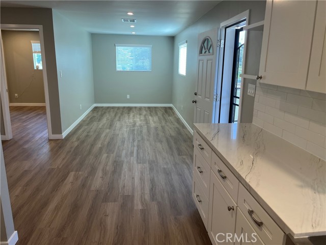 9335 Chimney Rock Lane, El Cajon CA: https://media.crmls.org/medias/9fd8654e-7b48-476e-80f3-8cb8e3341cad.jpg