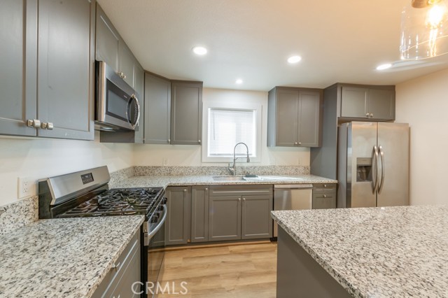 Detail Gallery Image 5 of 12 For 271 E 8th, Chico,  CA 95928 - 3 Beds | 2 Baths