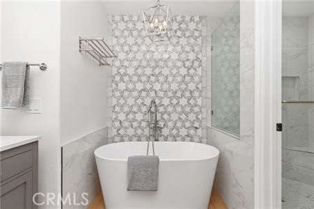 https://media.crmls.org/medias/9fd8ff70-94af-4925-beb7-315d74ddd14e.jpg?preset=X-Large