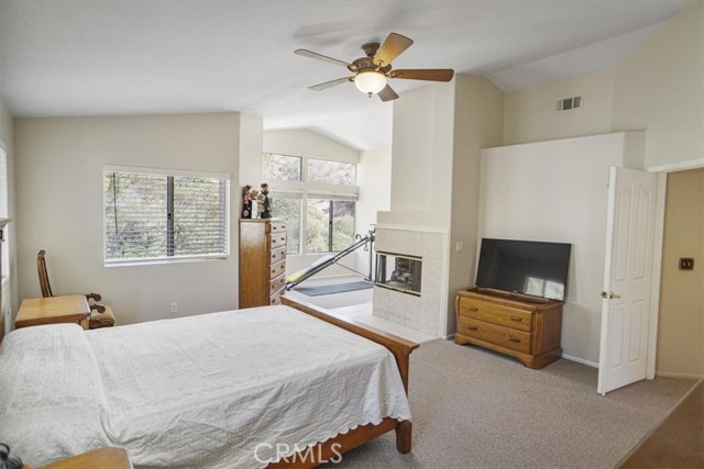 Detail Gallery Image 18 of 34 For 29304 Begonias Ln, Canyon Country,  CA 91387 - 4 Beds | 3 Baths