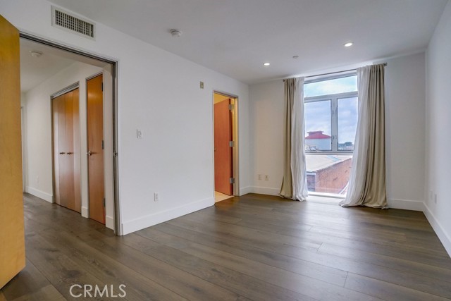35 Raymond N, Pasadena CA: https://media.crmls.org/medias/9fda21df-7cbf-450d-a0fc-2bad91915747.jpg