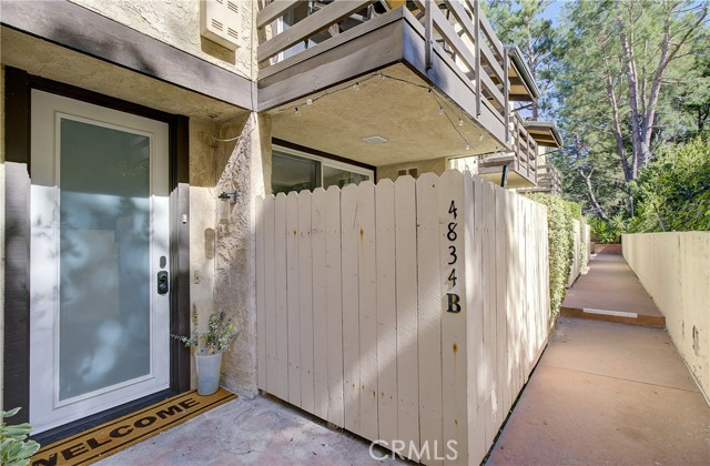 Detail Gallery Image 2 of 27 For 4834 Balboa Ave #B,  Encino,  CA 91316 - 2 Beds | 2/1 Baths