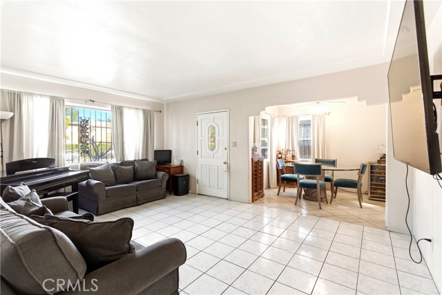 Detail Gallery Image 5 of 35 For 10731 Wright Rd, South Gate,  CA 90280 - 3 Beds | 2 Baths