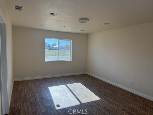 Detail Gallery Image 10 of 14 For 8401 Eucalyptus Ave, California City,  CA 93505 - 4 Beds | 2 Baths