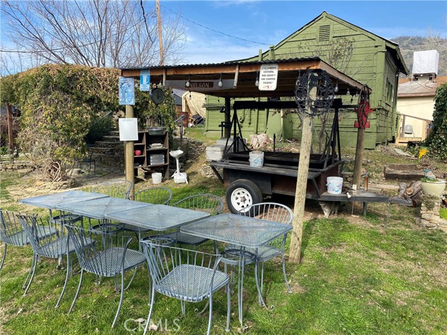 6065 State Highway 49 N, Mariposa CA: https://media.crmls.org/medias/9fddc504-5b4f-4914-bb89-528a7c5d7af7.jpg