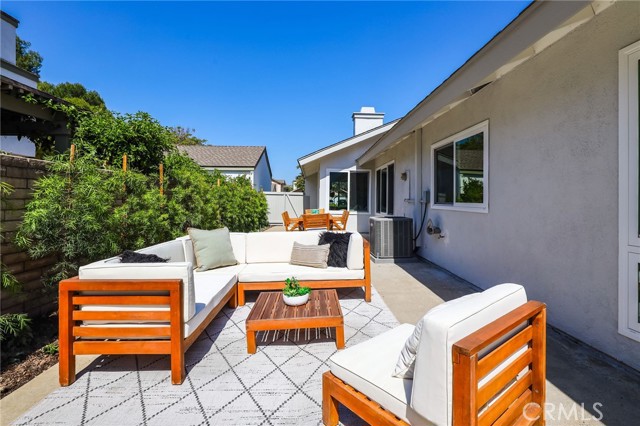 25 Almond Tree Lane, Irvine CA: https://media.crmls.org/medias/9fdee16e-c9e0-4222-b515-f613412d9cba.jpg