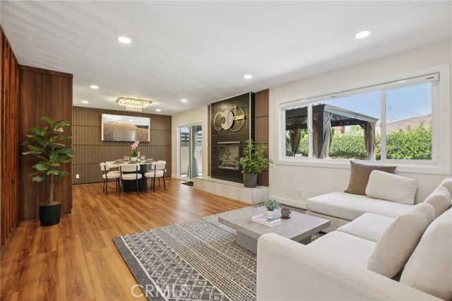 Detail Gallery Image 4 of 60 For 1533 W San Lorenzo Ave, Santa Ana,  CA 92704 - 5 Beds | 3 Baths