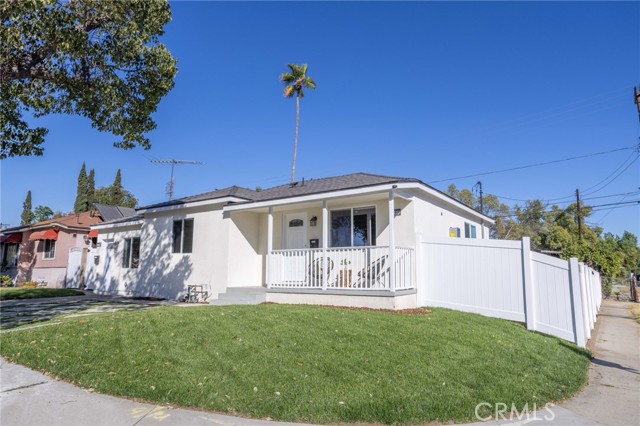 Detail Gallery Image 2 of 35 For 8002 Hazeltine Ave, Panorama City,  CA 91402 - 3 Beds | 2 Baths