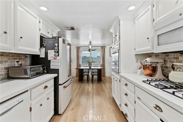 Detail Gallery Image 12 of 41 For 2212 Lavon, Ceres,  CA 95307 - 3 Beds | 2 Baths