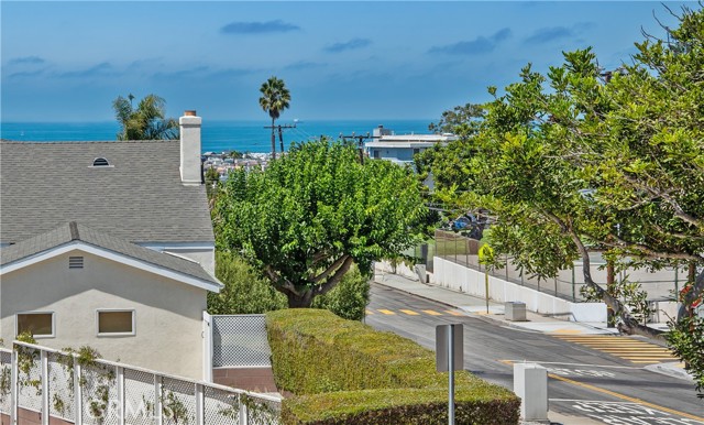 1236 3rd Street, Hermosa Beach, California 90254, 2 Bedrooms Bedrooms, ,2 BathroomsBathrooms,Residential,Sold,3rd,SB22195977