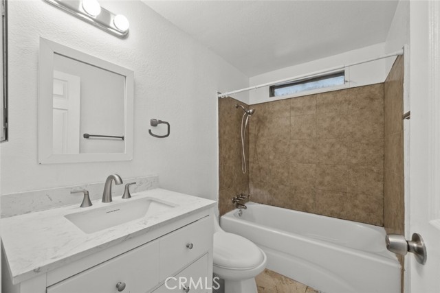 3524 E Avenue R, Palmdale CA: https://media.crmls.org/medias/9fe129db-87fd-46f7-b0da-3c7cd5f50879.jpg