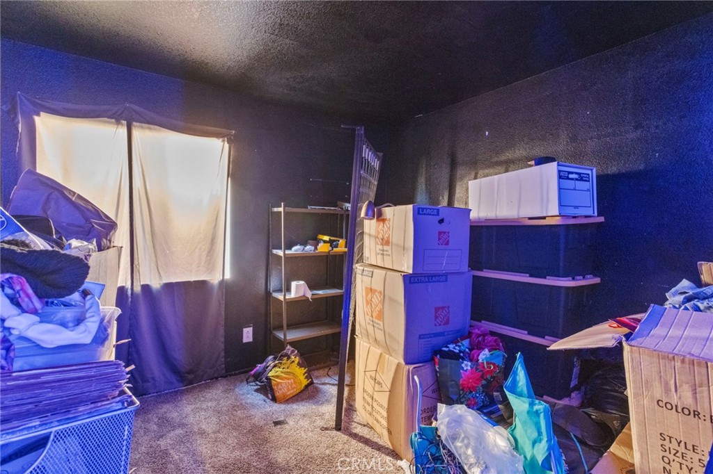 https://media.crmls.org/medias/9fe13037-dcfc-46b1-9196-e92a46bcee0a.jpg?preset=X-Large